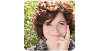 Smiling woman sharing her experience with improved daily digestive comfort and reduced bloating
